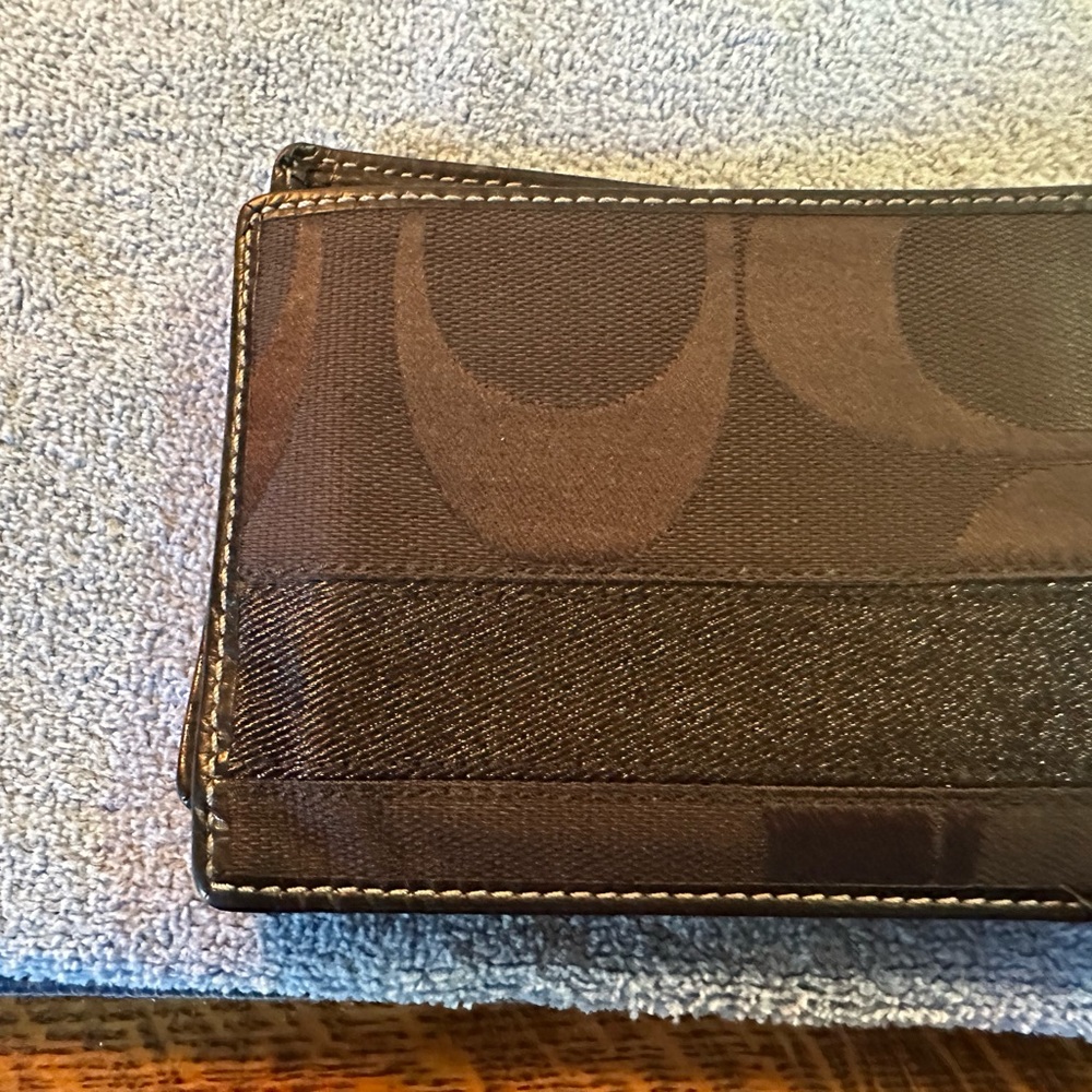 Coach Monogram Men’s Wallet - Picture 3 of 3